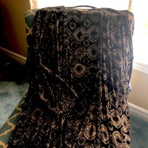 Two kamonas one by Roxy grey on gentle fawn